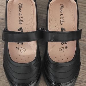 Black girls size 12 Olive & Edie dress shoes
